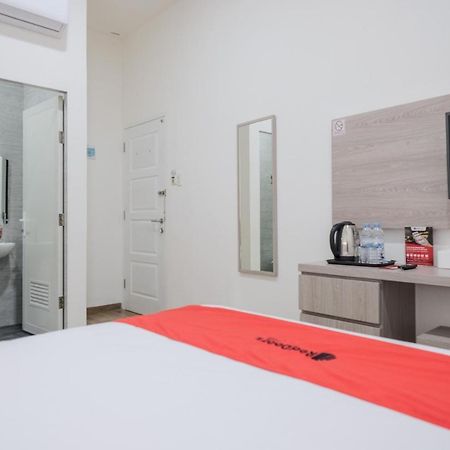 Reddoorz Plus @ Jalan Juanda ميدان المظهر الخارجي الصورة