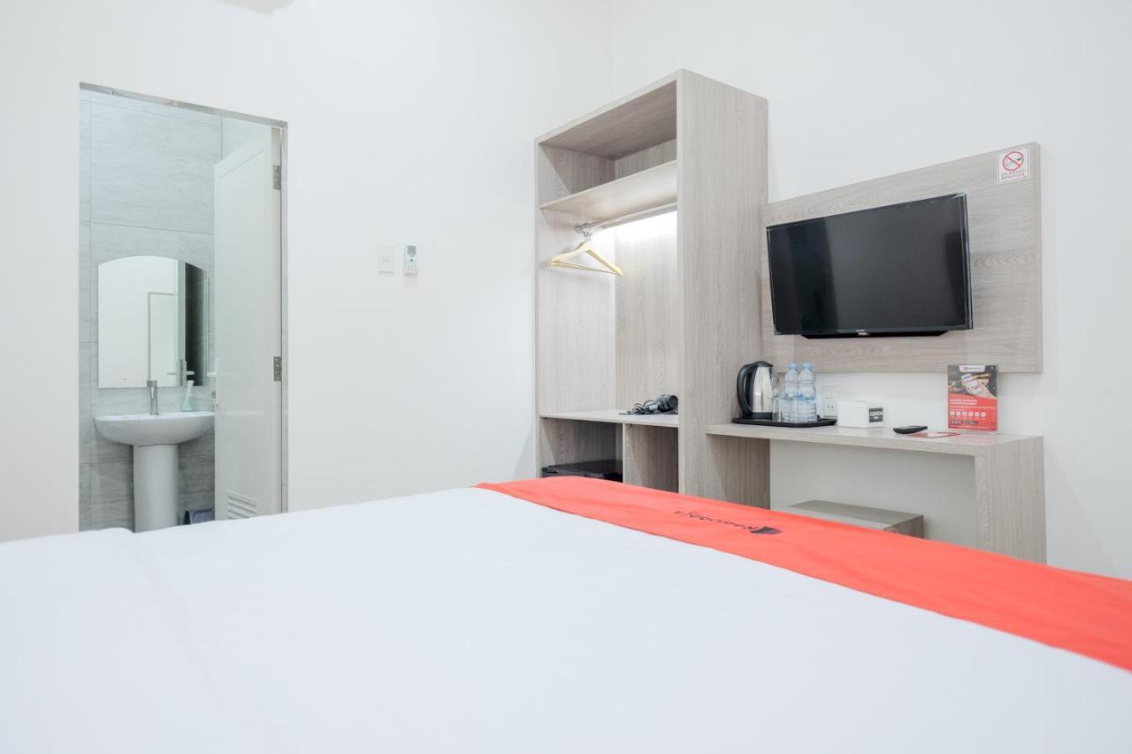 Reddoorz Plus @ Jalan Juanda ميدان المظهر الخارجي الصورة