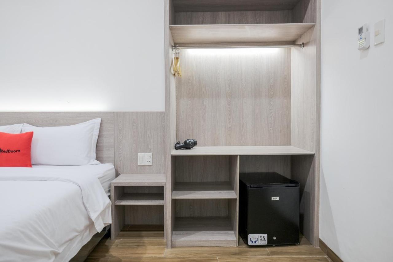 Reddoorz Plus @ Jalan Juanda ميدان المظهر الخارجي الصورة