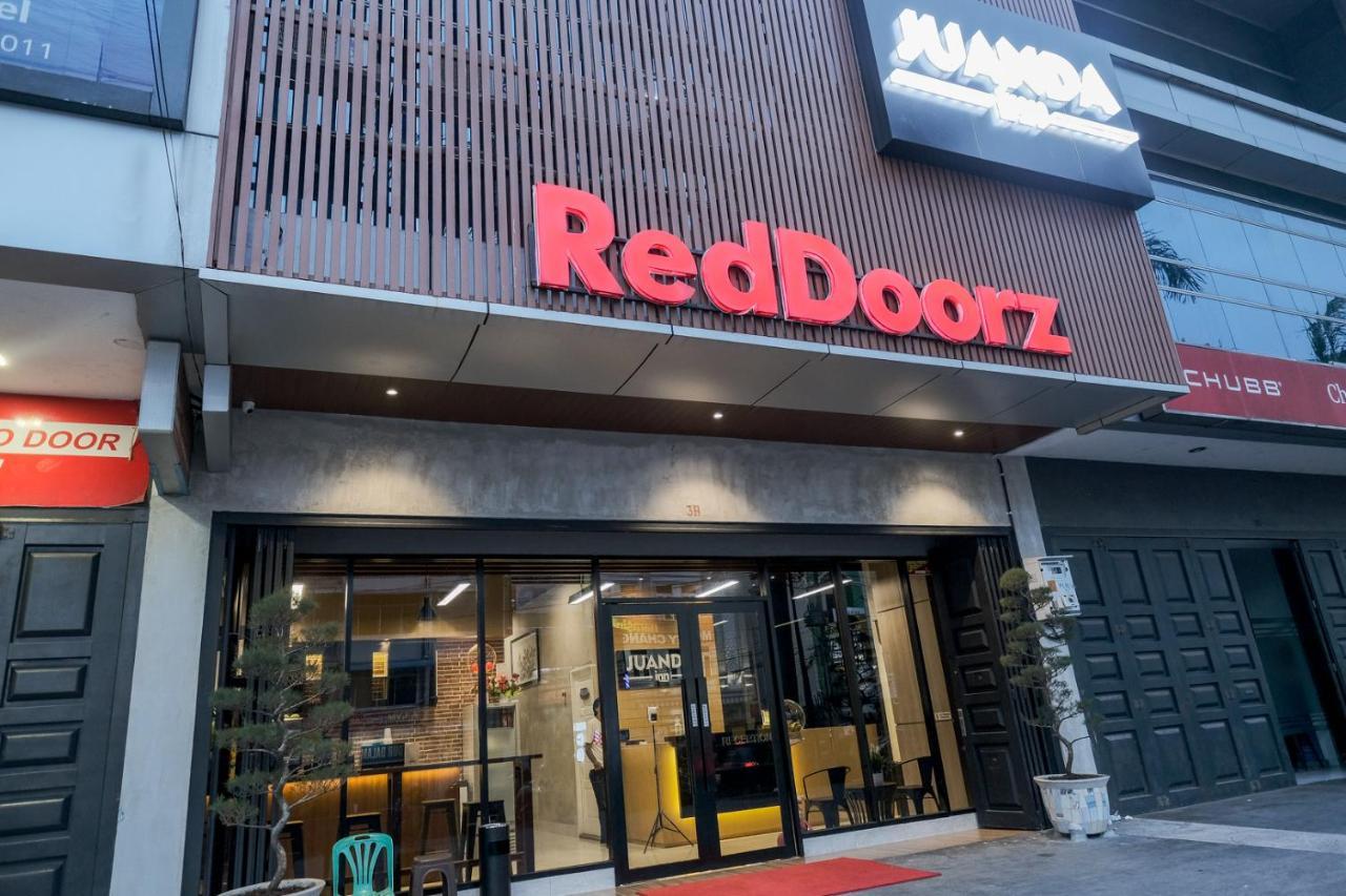 Reddoorz Plus @ Jalan Juanda ميدان المظهر الخارجي الصورة