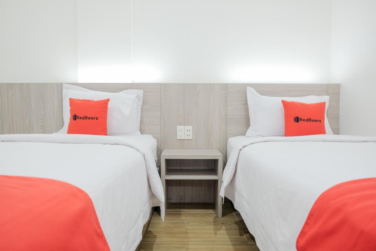 Reddoorz Plus @ Jalan Juanda ميدان المظهر الخارجي الصورة